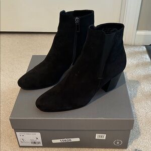 Aquatalia Faylynn black pebbled suede boots, size 9M. Excellent used condition.